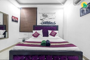 6 bedrooms, iron/ironing board, free WiFi, bed sheets - 6BHK Apt. (2 nos of 3BHK on same floor in a building)at chattarpur, New Delhi (New Delhi)