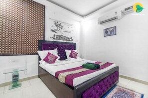 6 bedrooms, iron/ironing board, free WiFi, bed sheets