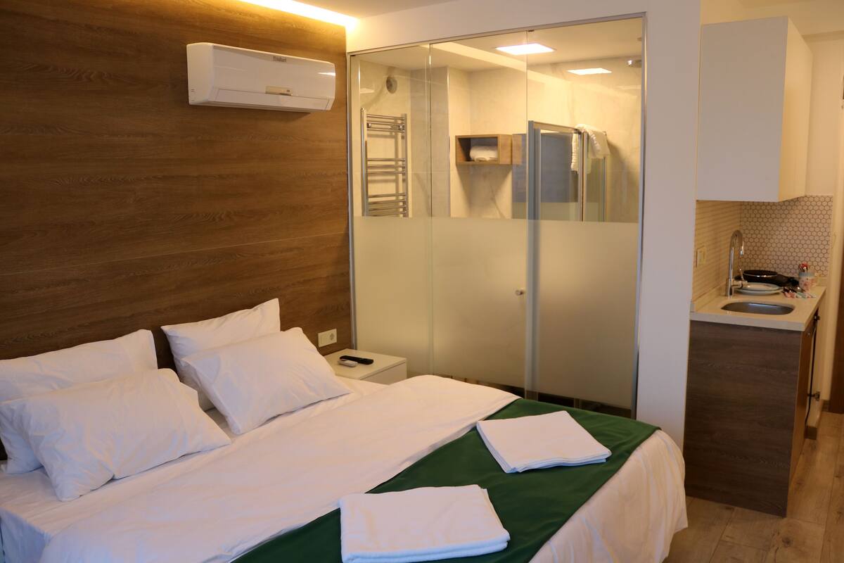 In-room safe, desk, soundproofing, iron/ironing board (on request)