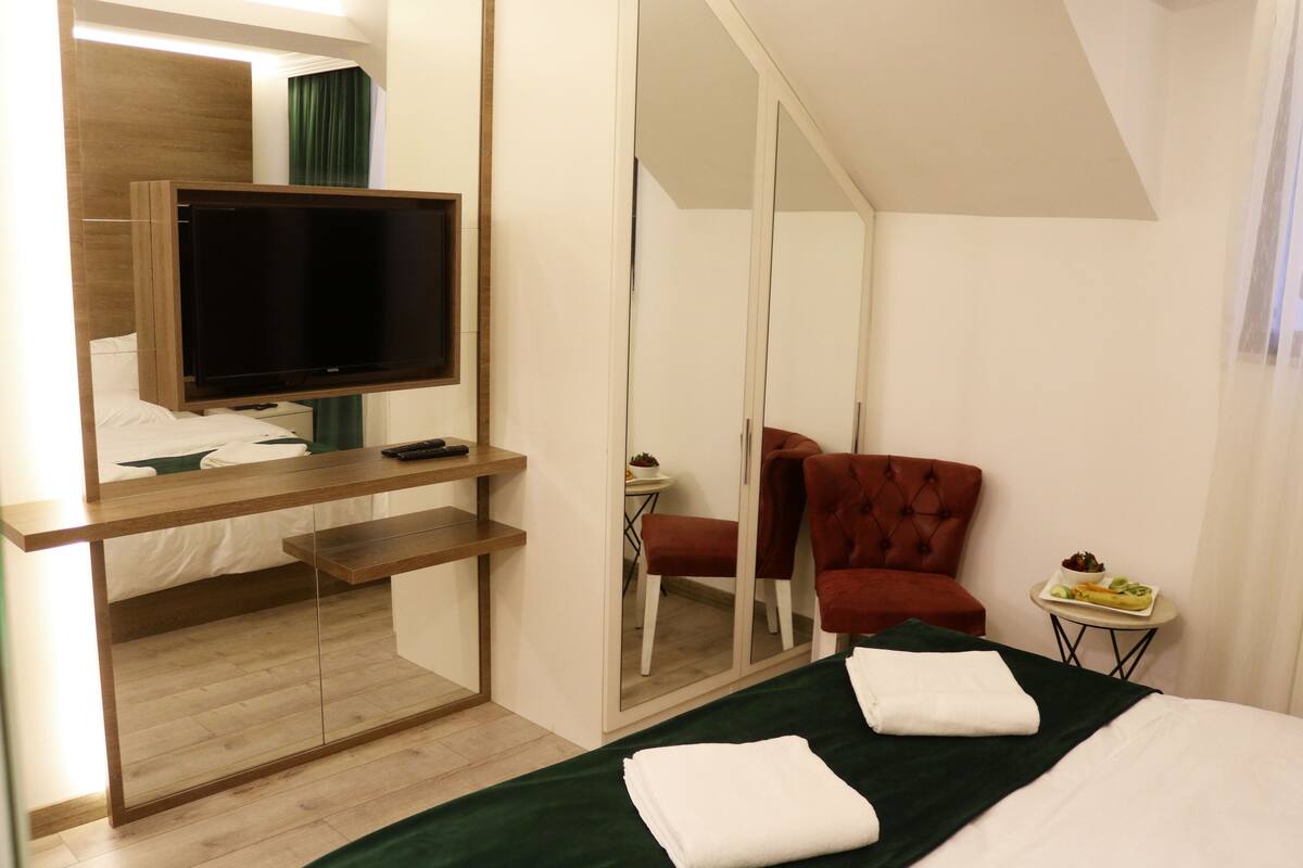 In-room safe, desk, soundproofing, iron/ironing board (on request)