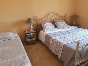 3 Schlafzimmer, Bügeleisen/Bügelbrett, Bettwäsche