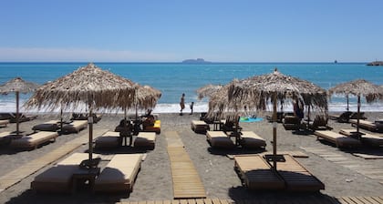 Holiday home a few steps from the beach with private secluded garden