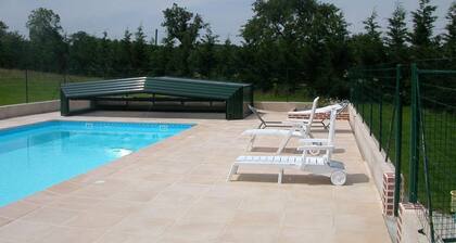 Gßte indépendant avec piscine, grande terrasse, jardin, barbecue, proche St Pourçain/Sioule et Souvigny