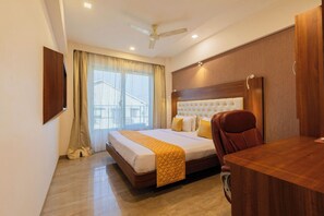 Superior Room | 1 bedroom, desk, blackout drapes, free WiFi