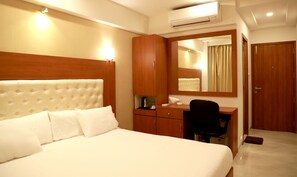 1 bedroom, desk, blackout curtains, free WiFi - Hotel Lords Mumbai (Mumbai)
