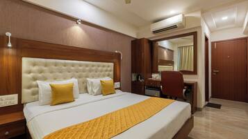 Superior Room | 1 bedroom, desk, blackout curtains, free WiFi