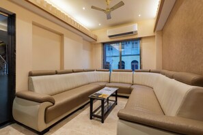 32-inch flat-screen TV with cable channels, TV