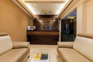 Televisión de pantalla plana de 32 pulgadas con canales por cable