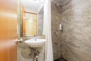 Regadera, regadera tipo lluvia, amenidades de baño gratuitas, toallas
