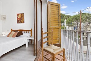 5 habitaciones, tabla de planchar con plancha y wifi gratis 