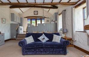 Fernseher, DVD-Player, Stereoanlage