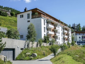 Exterior - Lovely apartment for 4 people with WIFI, TV, balcony and pets allowed (Samedan)