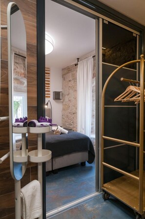 In-room safe, desk, soundproofing, iron/ironing board