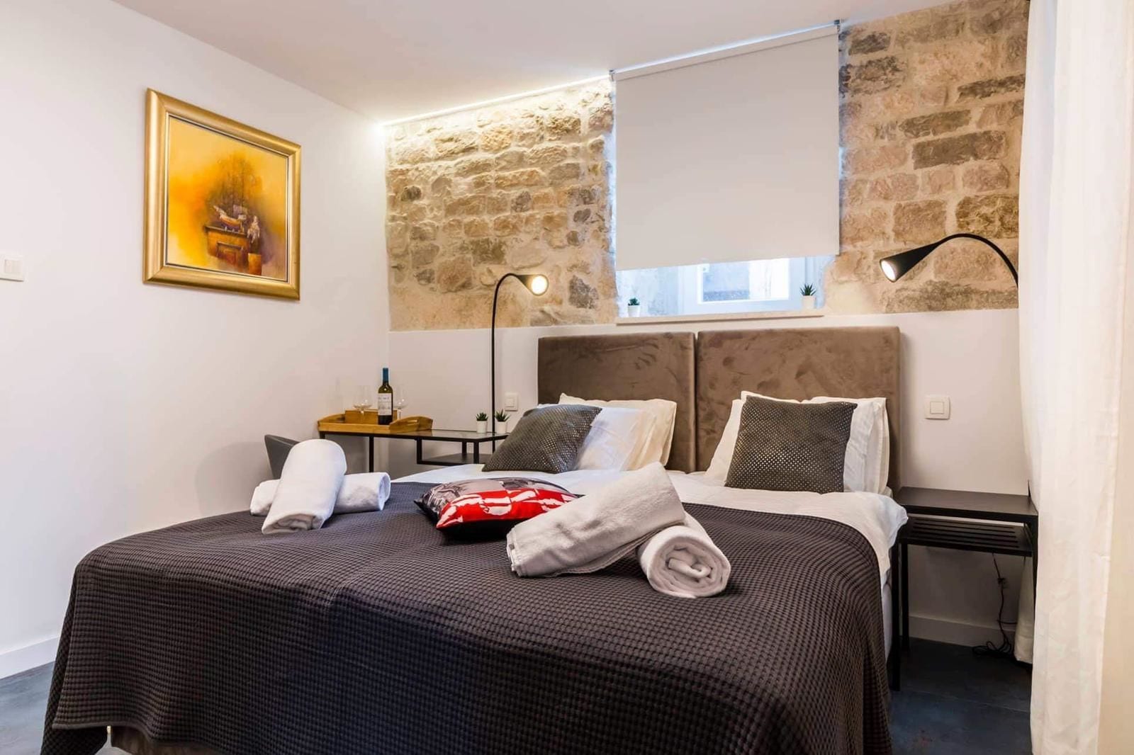 Deluxe Room (Palace 2) | In-room safe, desk, soundproofing, iron/ironing board