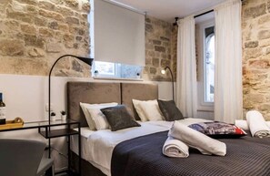 Deluxe Room (Palace 2) | In-room safe, desk, soundproofing, iron/ironing board - 7heaven Luxury Rooms Palace (Split)