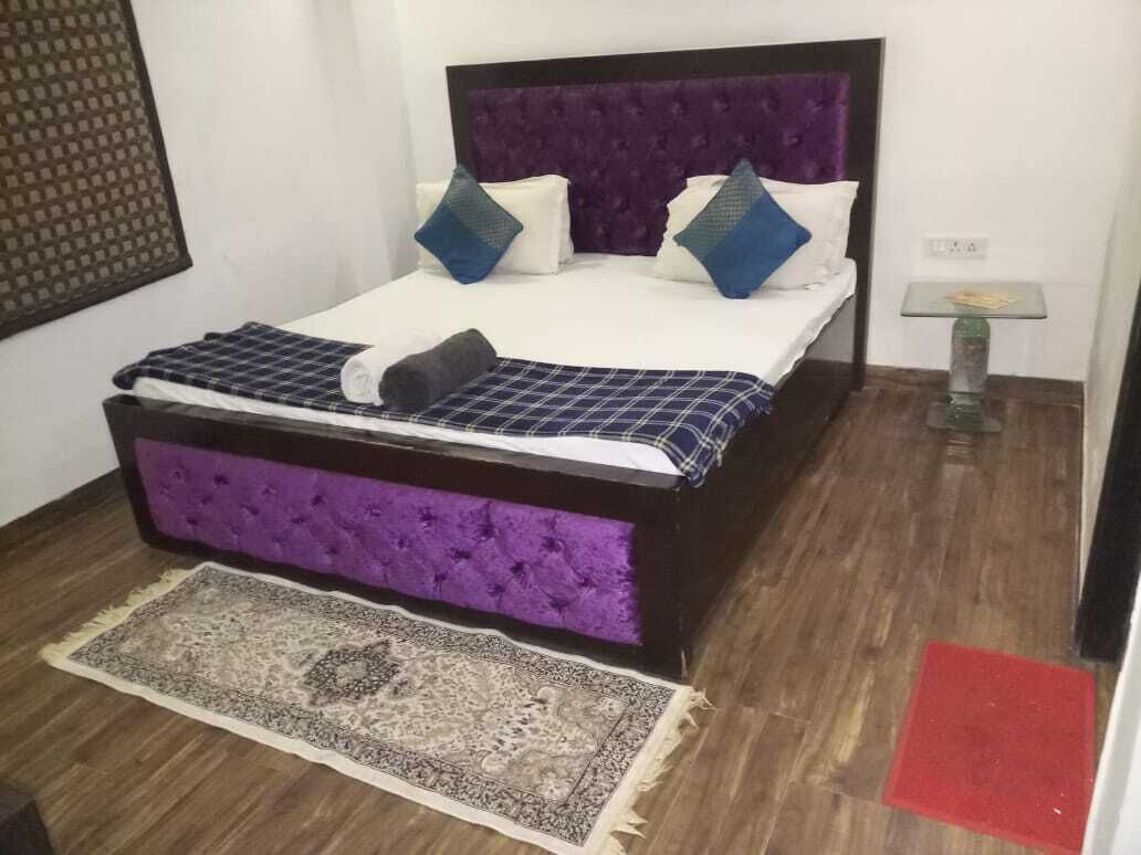 6 bedrooms, iron/ironing board, free WiFi, bed sheets