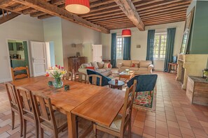 Interior - Beautiful 1900 Demeure with swimming pool and enclosed garden, in a charming village (Apremont-sur-Allier)