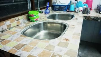 Fridge, stovetop, electric kettle