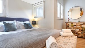 1 dormitorio, tabla de planchar con plancha, Internet y ropa de cama