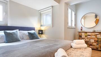 1 bedroom, iron/ironing board, internet, bed sheets