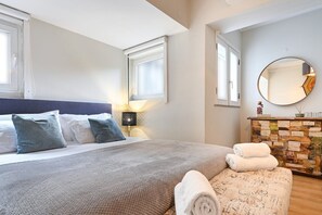 1 habitación, tabla de planchar con plancha, internet y ropa de cama