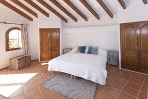 4 Schlafzimmer, Bügeleisen/Bügelbrett, WLAN, Bettwäsche