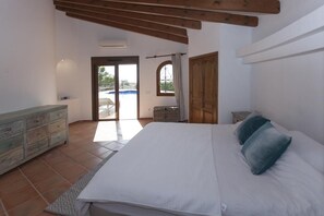 4 Schlafzimmer, Bügeleisen/Bügelbrett, WLAN, Bettwäsche