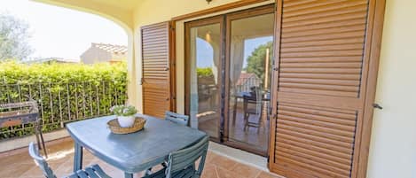 تناول الطعام بالخارج