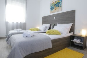 2 bedrooms, free WiFi, bed sheets - Comfort Apartment with Pool and Terrace (Novalja)