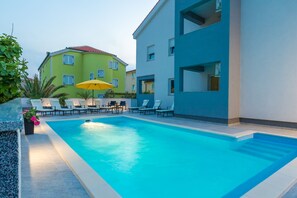 Outdoor pool - Comfort Apartment with Pool and Terrace (Novalja)