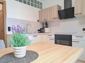 Køleskab, mikrobølgeovn, ovn, opvaskemaskine