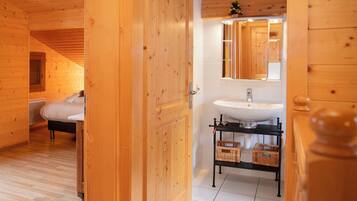 3 Schlafzimmer, Bügeleisen/Bügelbrett, kostenloses Internet