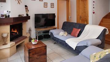 Flachbildfernseher, Kamin, DVD-Player