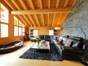 Flat-screen TV, fireplace, DVD player