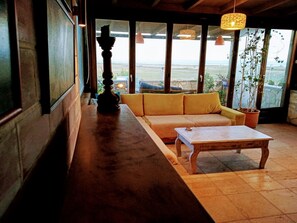 Flat-screen TV, fireplace