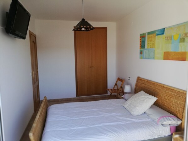 3 bedrooms, iron/ironing board, WiFi