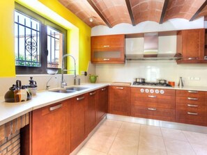 Fridge, microwave, oven, dishwasher - La Tilia II by Interhome (Calonge)