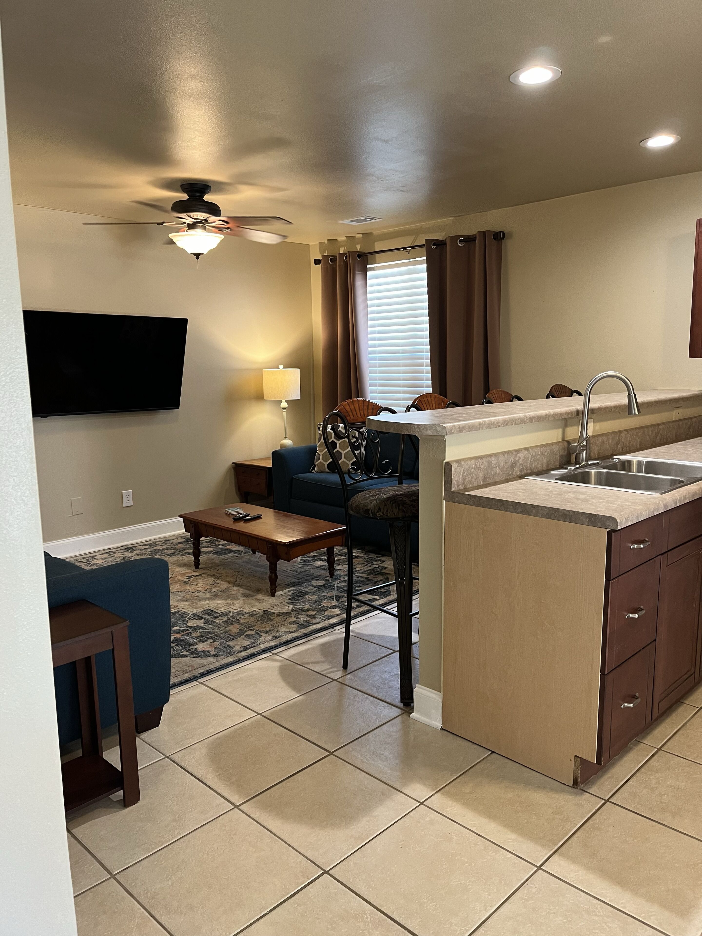 Family Friendly, Quiet, Private,  2 BD, 3 TVs, 15 min to Beach