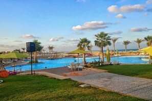 Outdoor pool - Lazorde Bay Duplex Chalet 3 Bedroom (El Alamein)
