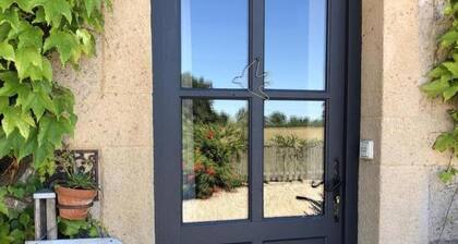 Country cottage with air conditioning and garden in Auvergne