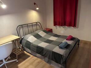 4 chambres, fer et planche à repasser, Wi-Fi, literie fournie