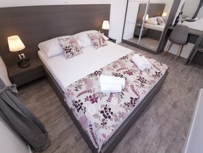 1 bedroom, in-room safe, desk, iron/ironing board