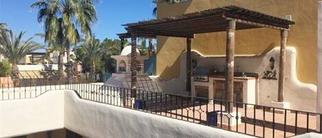 المنطقة المحيطة بالمنشأة