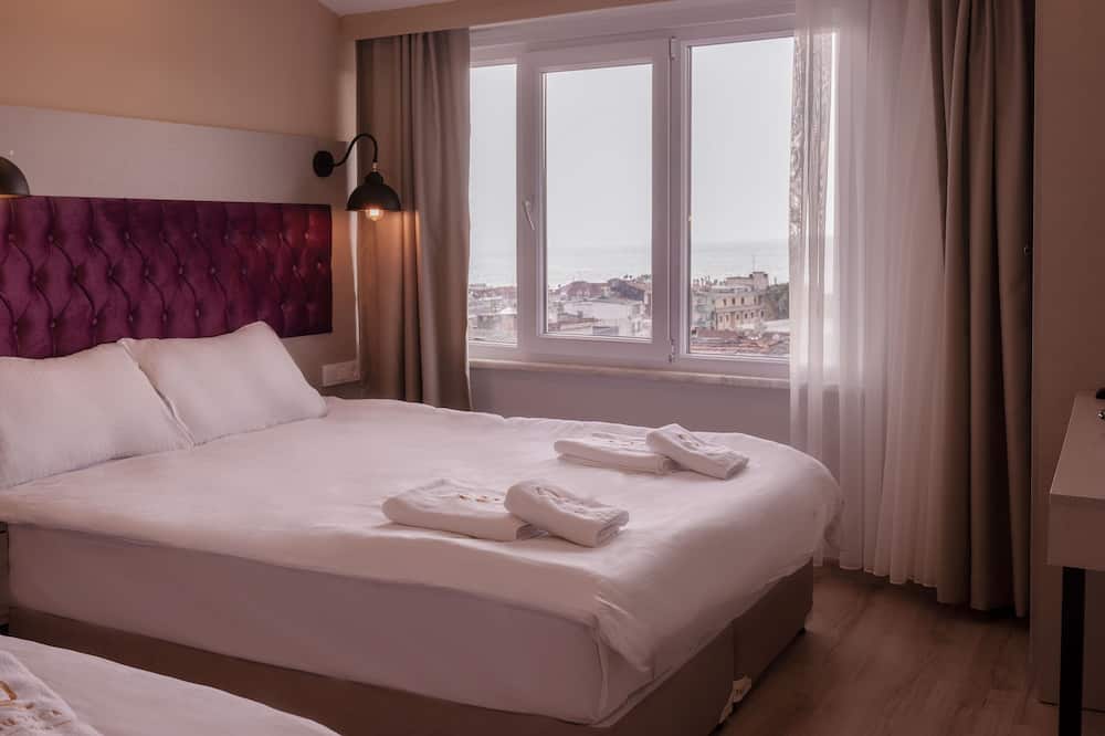 The Lola Hotel