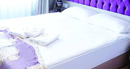 The Lola Hotel