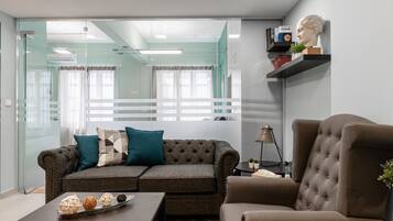 Apartment, 1 Queen Bed with Sofa bed | Living room | Smart TV, Netflix, books, MP3 dock