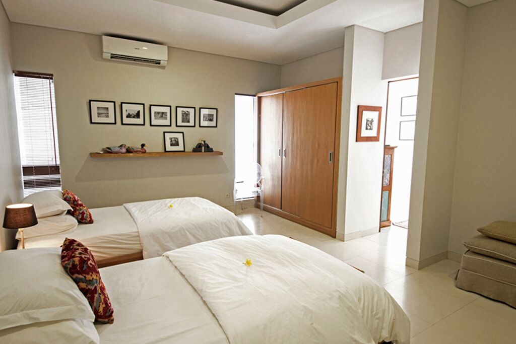 2 chambres, coffres-forts dans les chambres, fer et planche à repasser