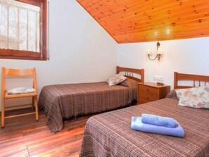 4 slaapkamers, een strijkplank/strijkijzer, wifi