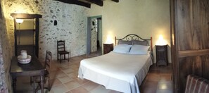 4 chambres, fer et planche à repasser, Wi-Fi, literie fournie