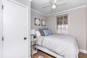 3 makuuhuonetta, tallelokero huoneessa, silitysrauta/-lauta, Wi-Fi